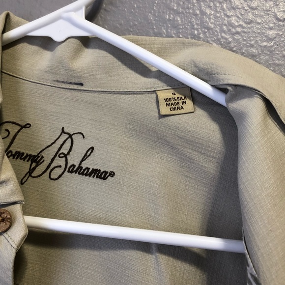 Tommy Bahama 100% silk button down shirt - Picture 3 of 7
